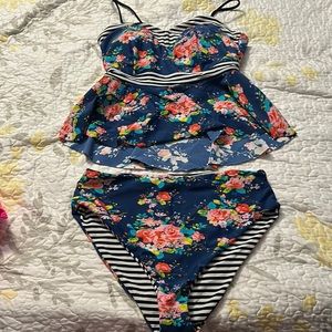 Women’s Cupshe large floral bikini peplum top with reversible bottom